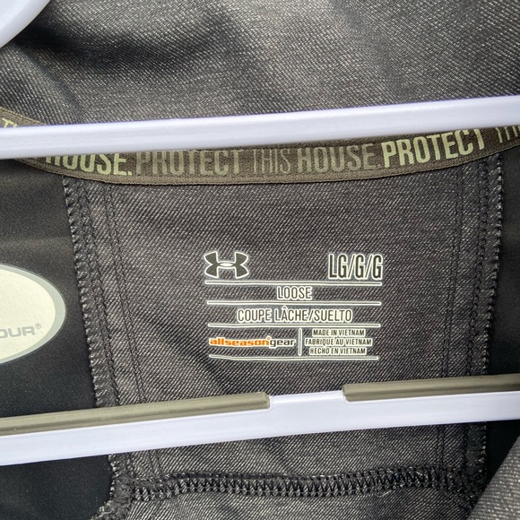 Under Armour 1/4 zip Seton Hall pull over. Mens large long sleeve grey, black - Picture 4 of 4